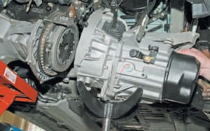 Снятие и установка коробки передач с двигателем К4М и коробкой передач JH3