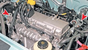Снятие и установка двигателя Logan 2005 76-1.jpg