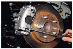 Замена задних тормозных барабанов и колодок Форд Фокус 1 (FordHelp)