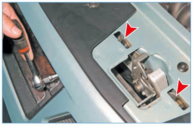 ✅ Как открыть капот на рено дастер - auto-parts.su/
