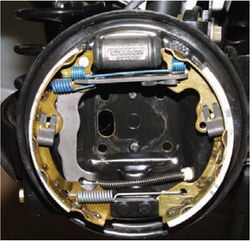 Замена переднего тормозного диска и тормозных колодок (для применения на моделе Ford Focus II)