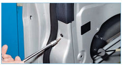 Ремонт замка пассажирской двери в автомобиле Ford Focus 2